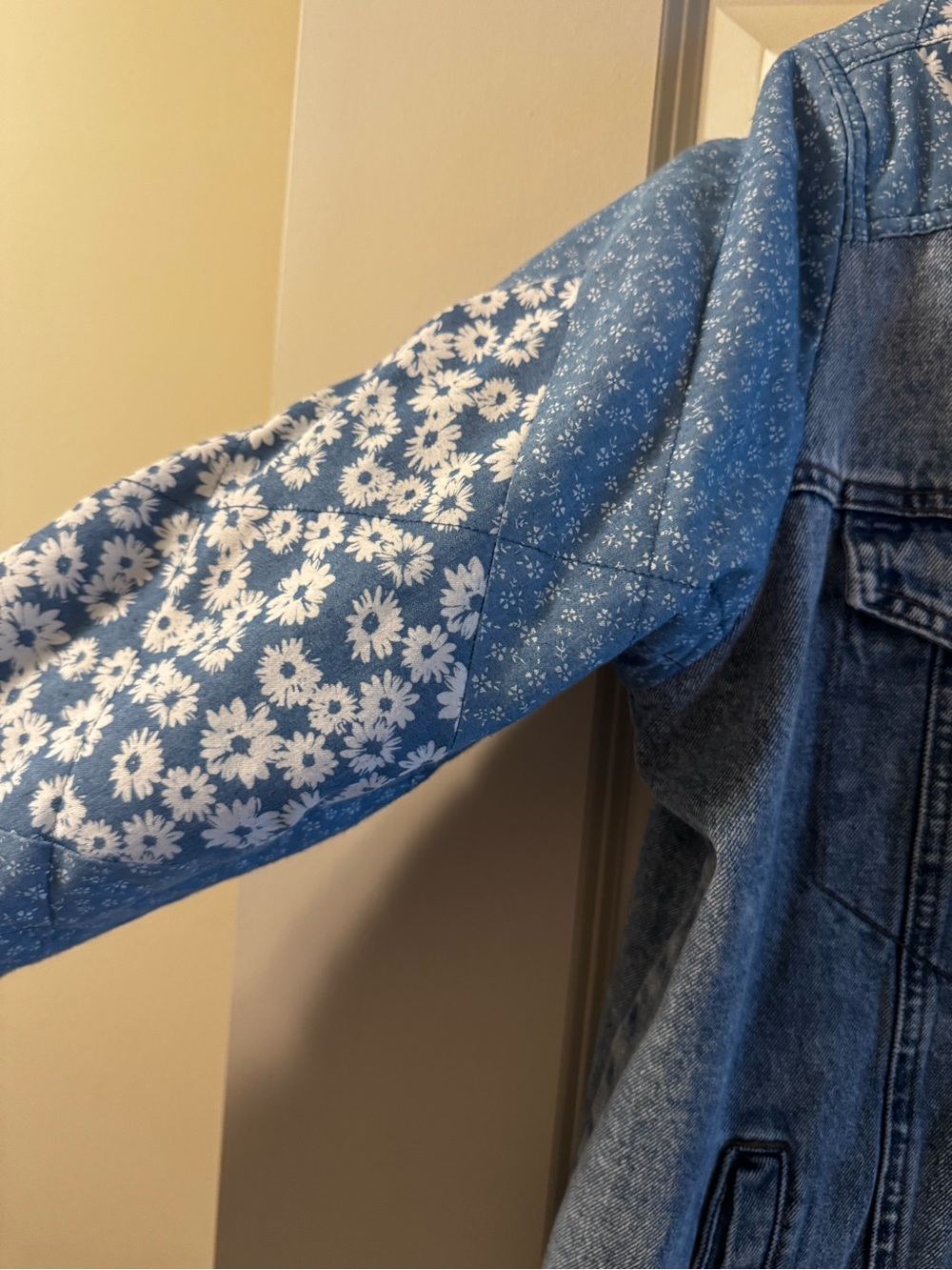 Avec Les Filles Light Blue Denim Jacket with Floral Sleeve Panels - Picture 2 of 3